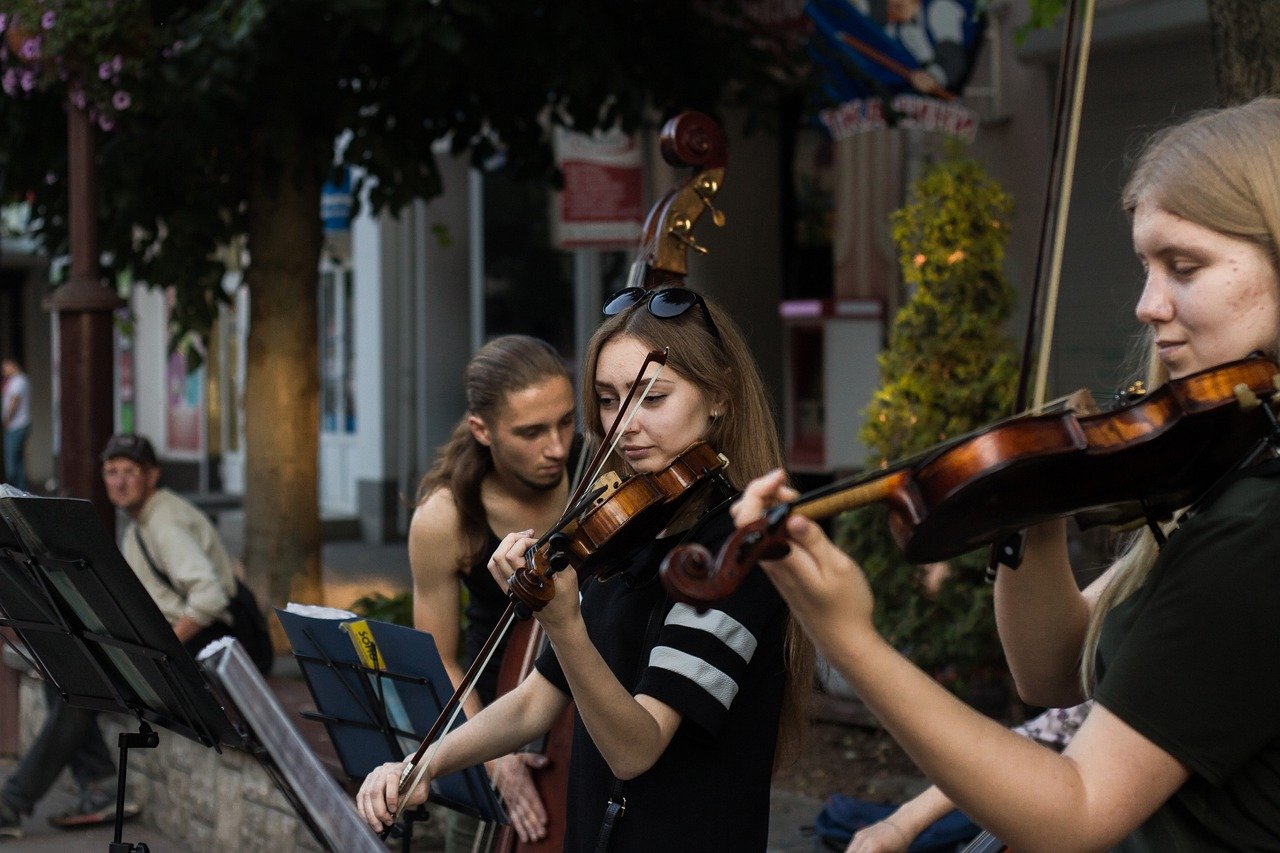 make violinist friends